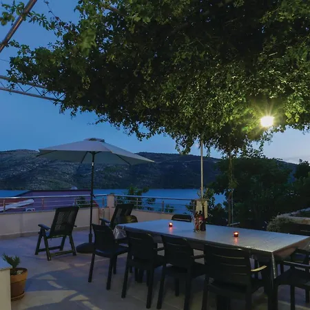 Hébergement de vacances With Sea View 333