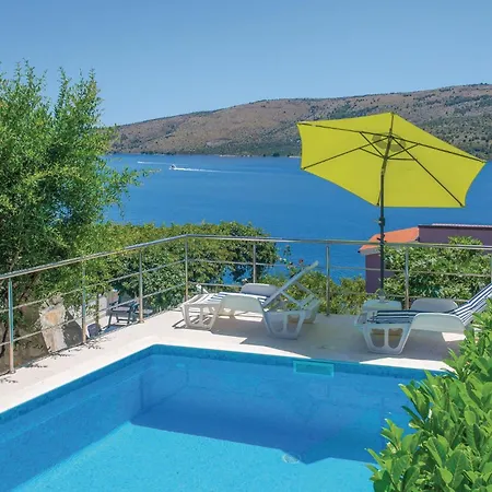Hébergement de vacances With Sea View 333