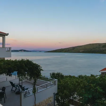 Hébergement de vacances With Sea View 333 Poljica (Trogir)